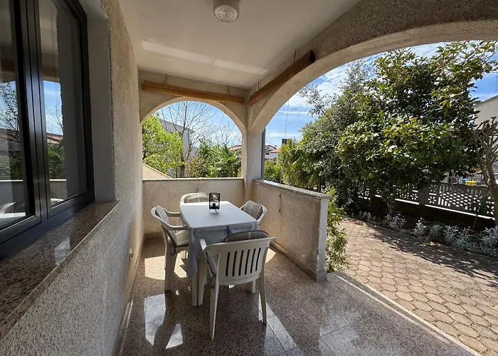 Cloud9 By Nina Apartment